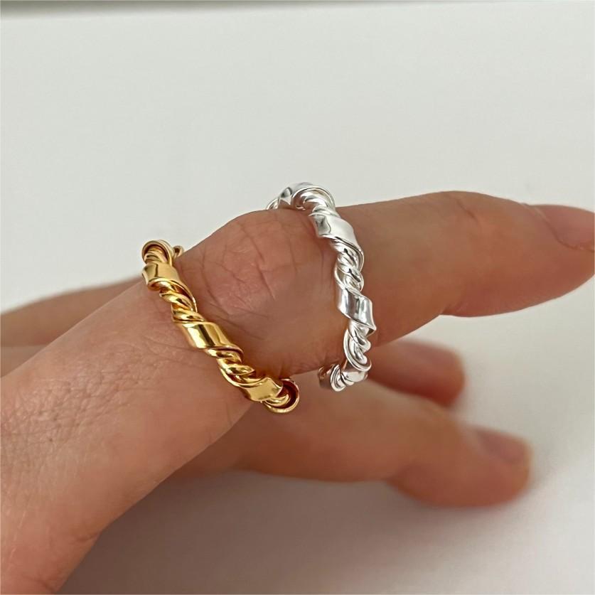 The Serene Knot Ring